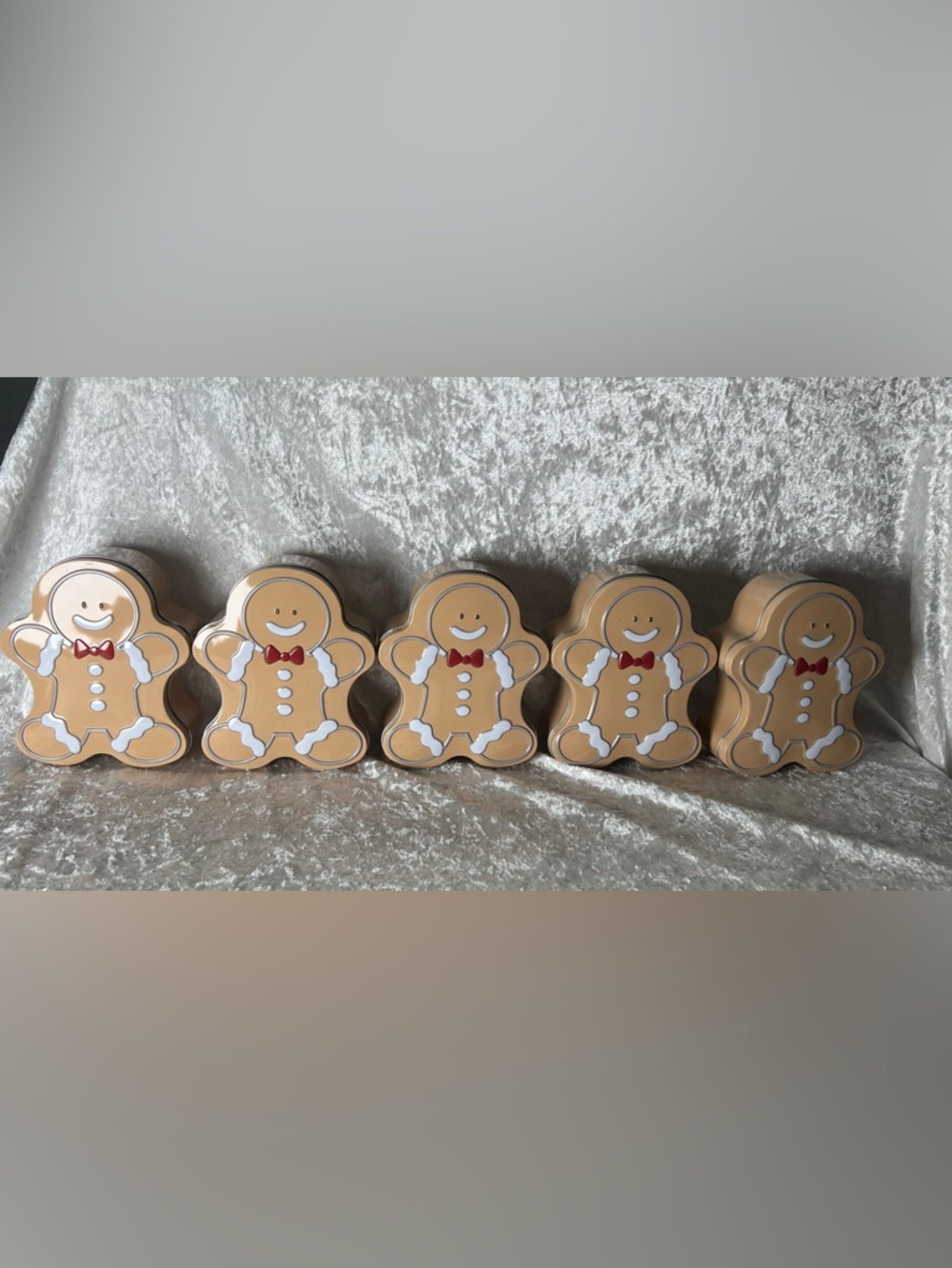 5-Gingerbread Man Tin Set - Red Bow Accent